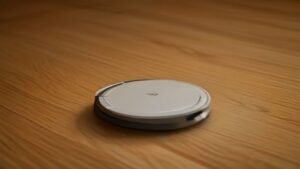 Robô aspirador Xiaomi S40 operando sobre piso de madeira capturando sujeira